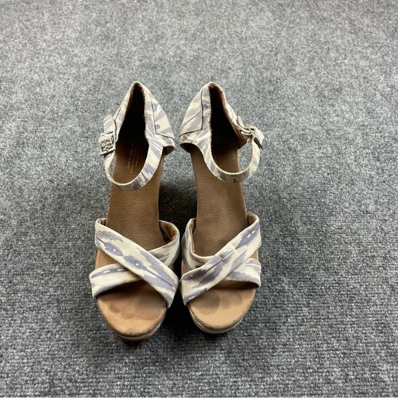 Toms Shoes - TOMS Women’s Blue/White Aztec Print Canvas  Wedge Sandal size: 10